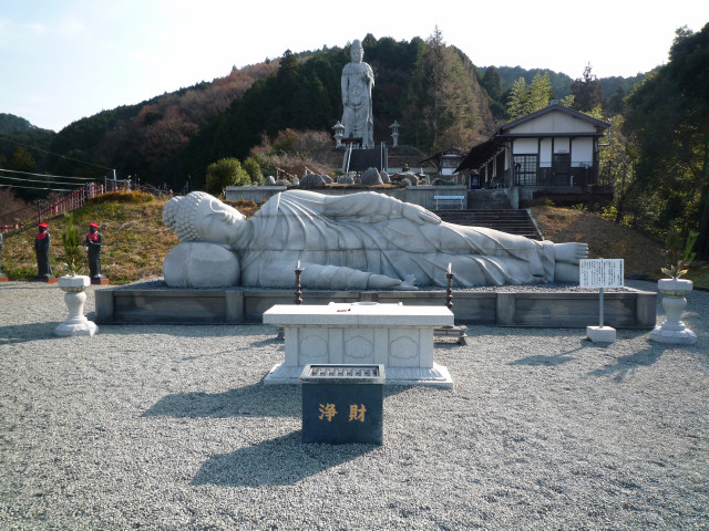 大涅槃石像